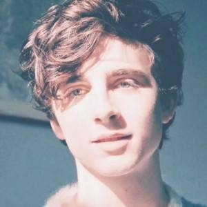 甜茶提莫西·查拉梅出席《漂亮男孩》首映 衣着惊艳