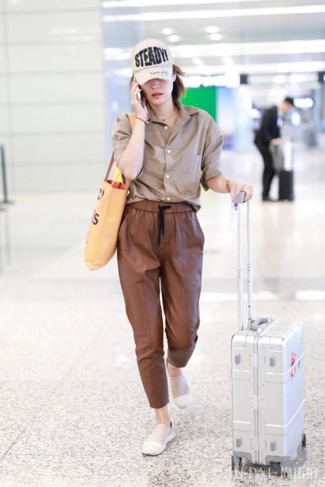 马伊琍穿旧衣,同套搭配换个发型更有气场