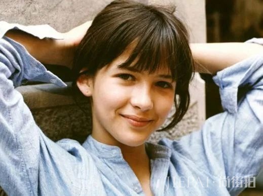 这个刘海太减龄了吧？！还让脸小到不行