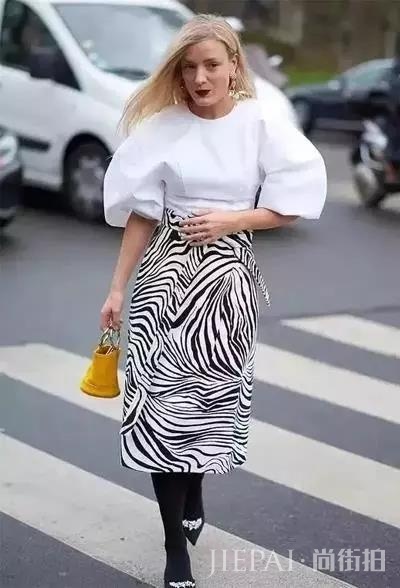 包包怎么背好看 2018新时尚包包今年流行拎着走