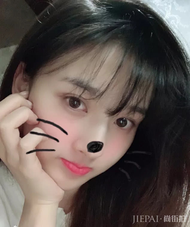 宋祖儿官宣剪刘海，少女发型太甜美啊