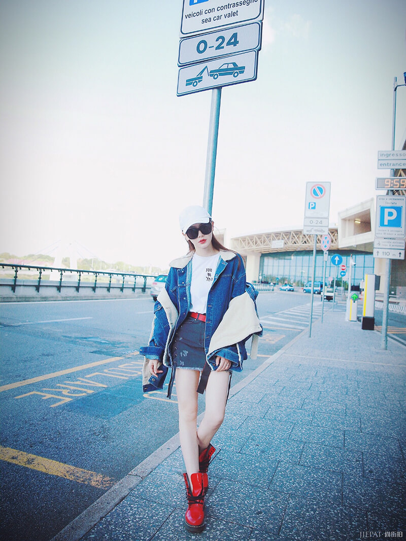 明星街拍 秋季潮流中牛仔外套谁先穿谁时髦