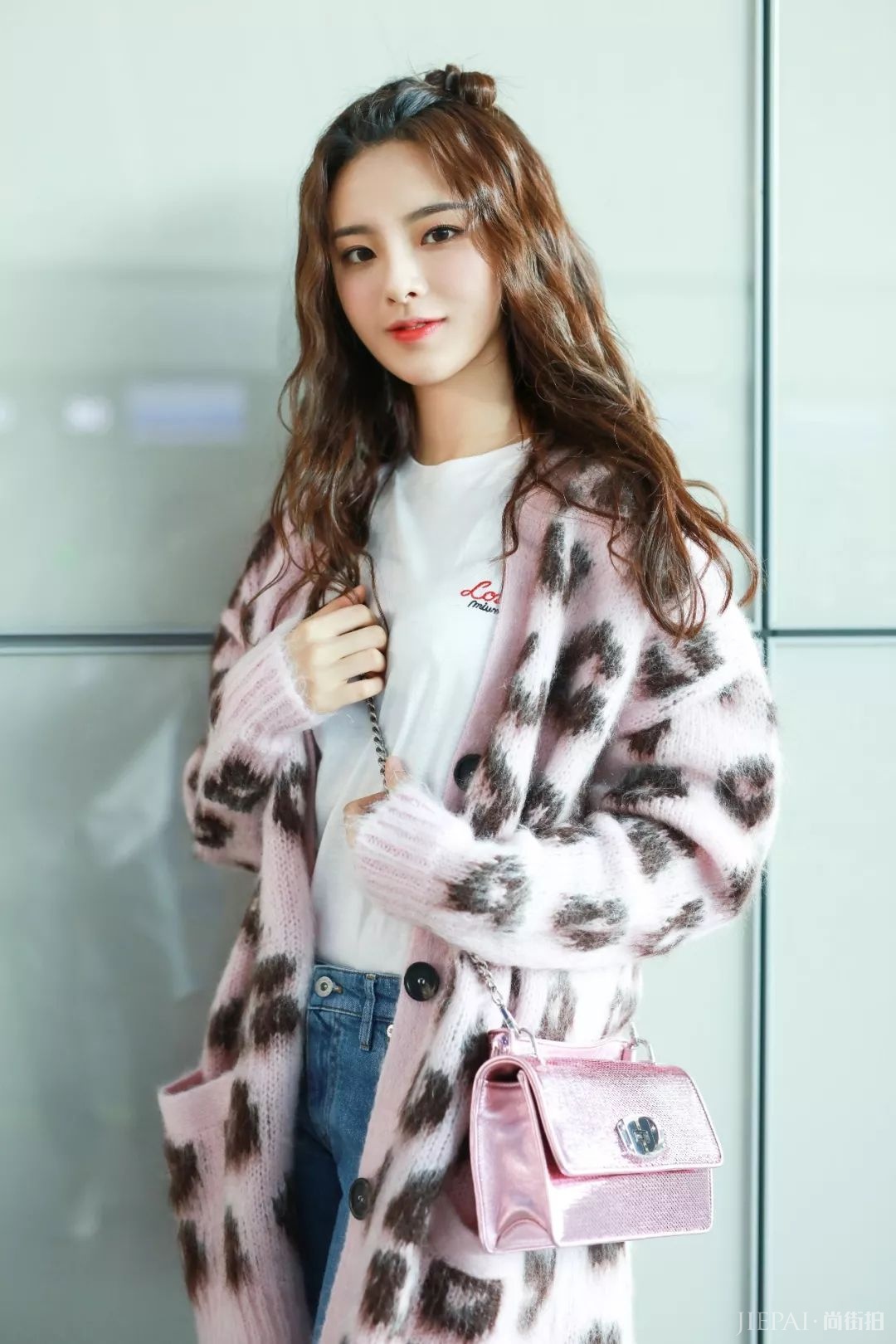 杨超越首次时装周：演绎少女养成手册