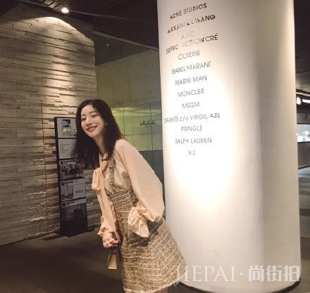 18岁到38岁女生的秋季穿搭,用毛呢大衣穿出时尚感,美到没朋友