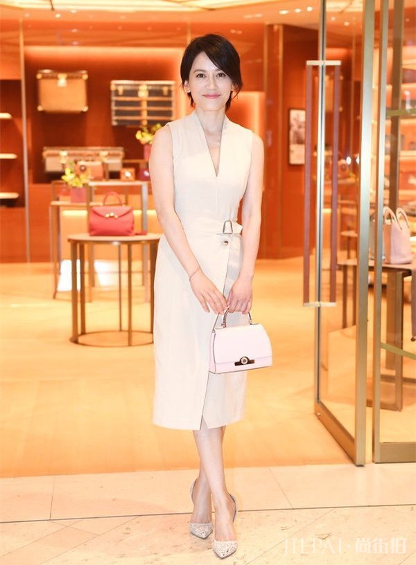 俞飞鸿简单黑白色就穿出了高级感,气质别人模仿不来