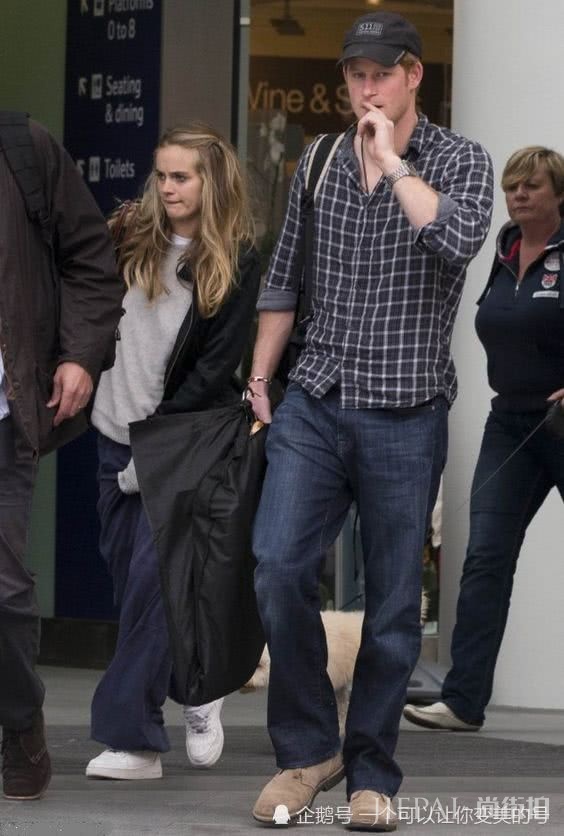 哈里王子前女友抱鱼拍被赞，最会穿衣的贵族小姐依然单身