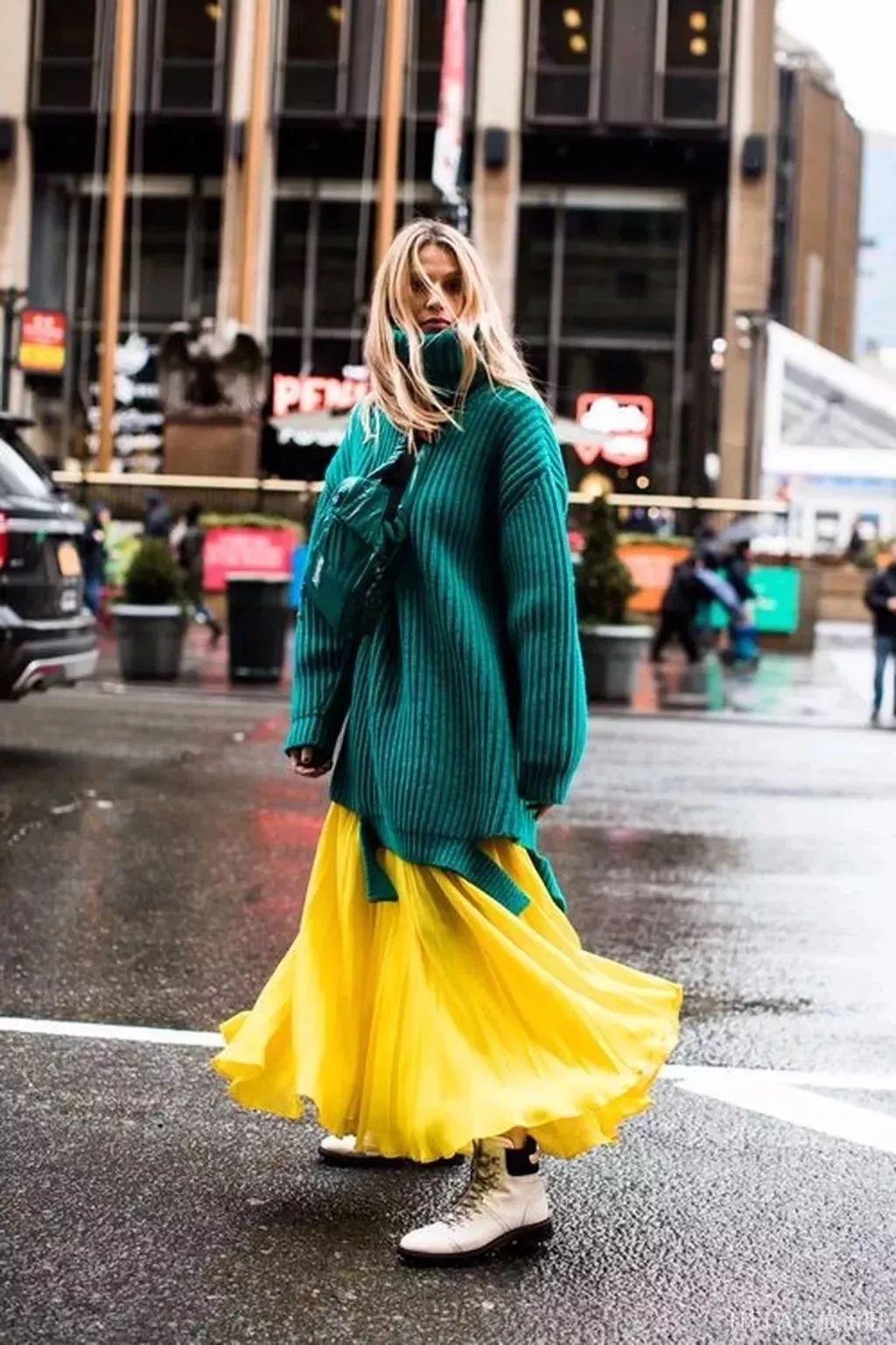 毛衣+半裙，毛衣+阔腿裤…保暖又时髦，从秋穿到冬的搭配！