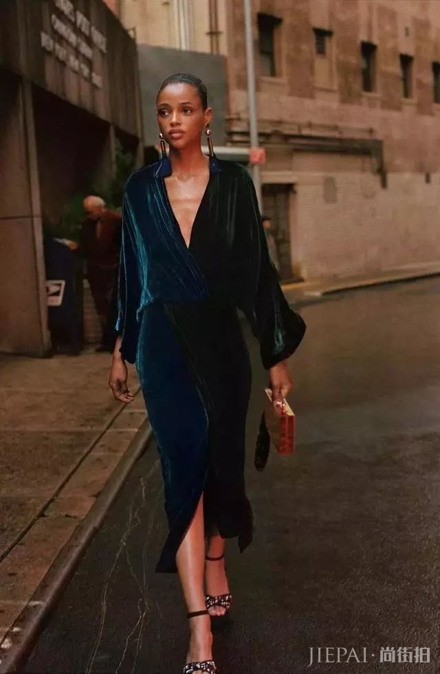 街头潮人告诉你 秋冬季度穿这6条裙子,美过一整年