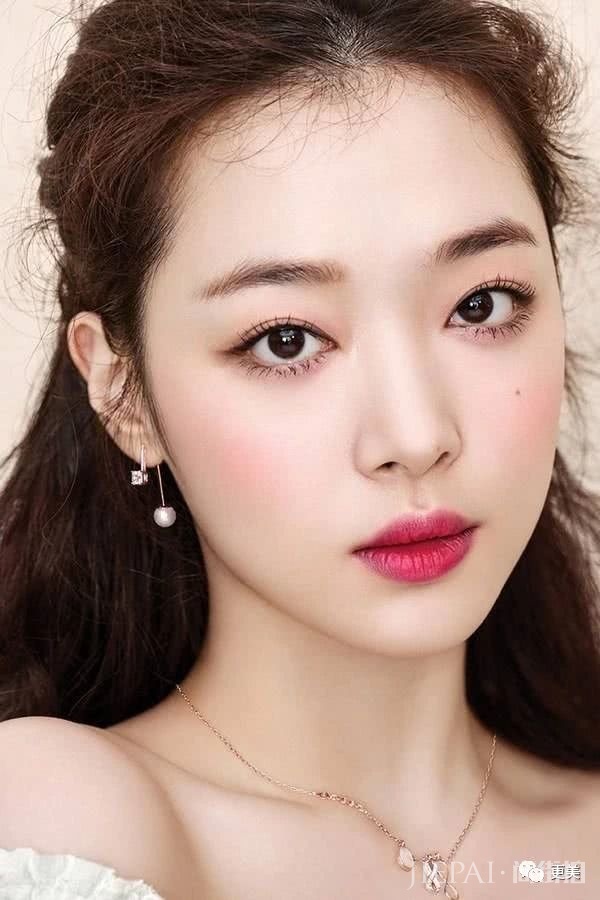 崔雪莉这是什么情况？?这次的造型翻车了...