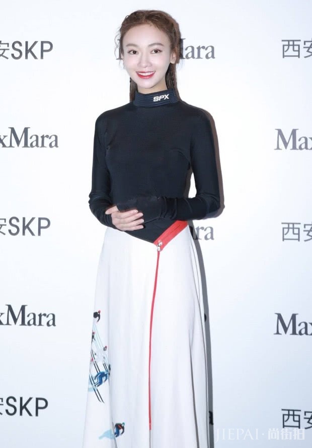 吴谨言的“火箭鞋”才牛,白鞋什么的都落伍了,穿上高级感十足!