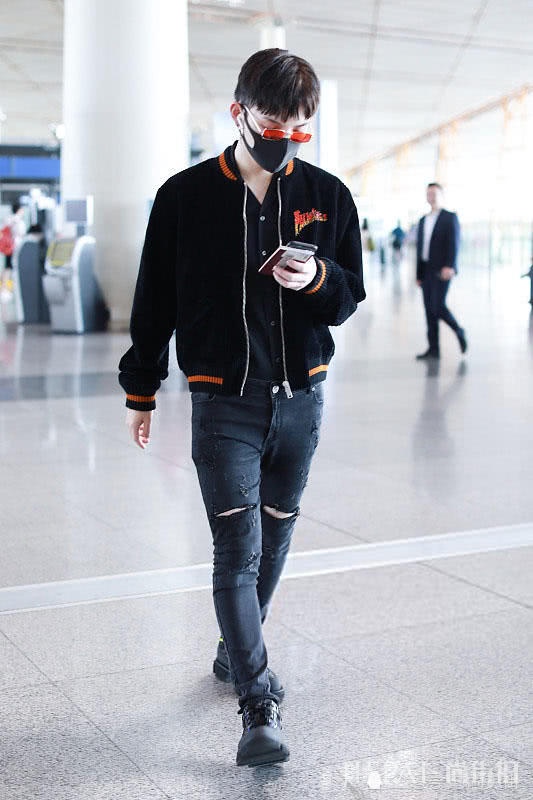 朱星杰机场街拍 一件针织衫上万块!各种“壕”