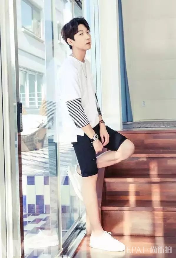 型男叠穿更容易出彩,增加衣层次感!