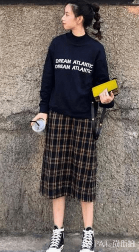 超便宜又温暖时尚的卫衣的时装搭配,让你的美丽翻倍