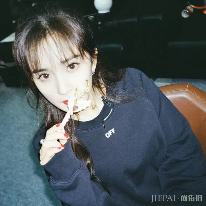 宋祖儿官宣剪刘海，少女发型太甜美啊