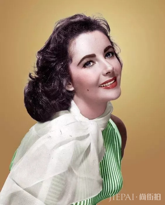 丝巾不知道怎么围时尚？早秋这样系让你搭出气质！！