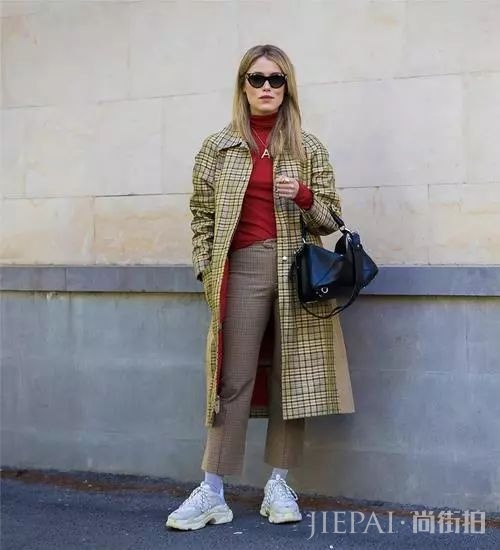 露脚踝过时了？穿运动鞋露袜子才是真时髦！