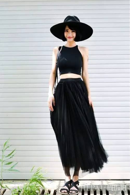 上衣越短越显瘦？欧美街拍告诉你想要显高时髦应该这样穿！