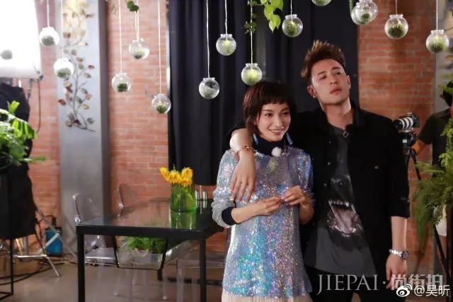 曾因“腿粗屁股大”被骂“滚出娱乐圈”的她，如今华丽逆袭，撩遍娱乐圈众男神！