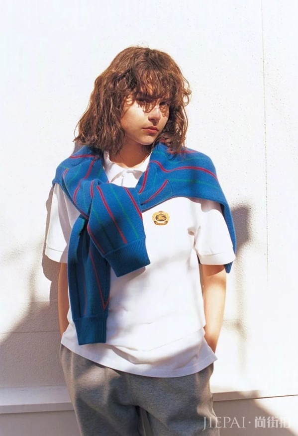 毛衣如何穿出新花样 看今秋毛衣随意穿出新花样