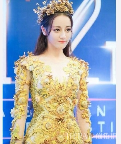 迪丽热巴手臂那么粗？网友：要去练天鹅臂了