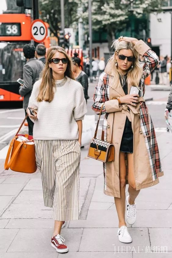 秋天风衣裙子怎么搭好看?风衣裙子穿好了能搭出高级感