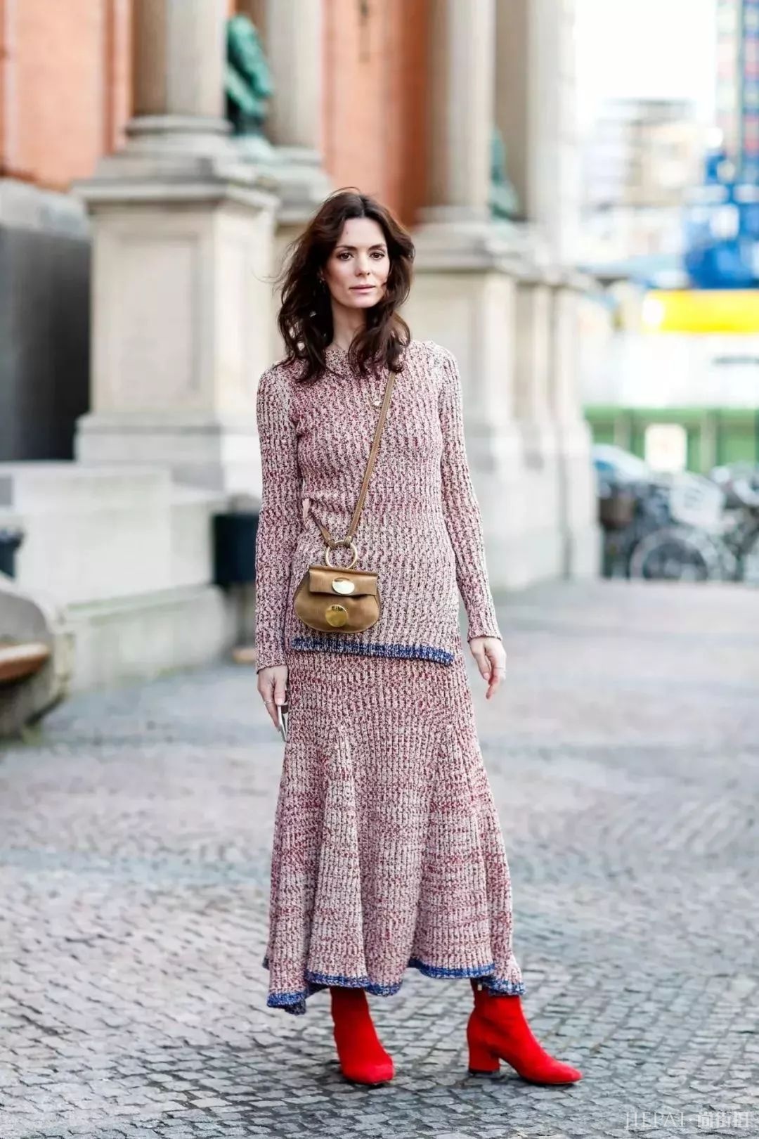 毛衣+半裙，毛衣+阔腿裤…保暖又时髦，从秋穿到冬的搭配！