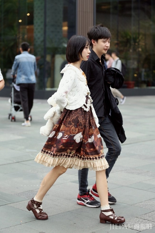 国内街拍:一条包臀裙居然能穿的这样美!