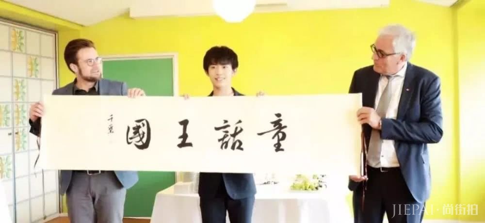 易烊千玺终于18岁了，小姐姐们表白也终于合法了