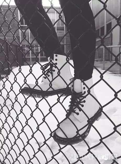 马丁靴这样穿 才能搭出存在感