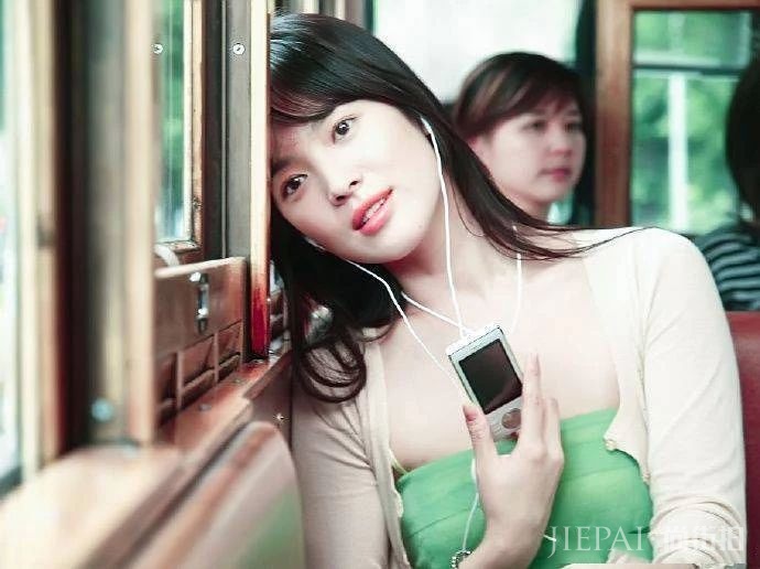 宋慧乔逆生长，新剧短发宛若少女，和25岁朴宝剑毫无违和感