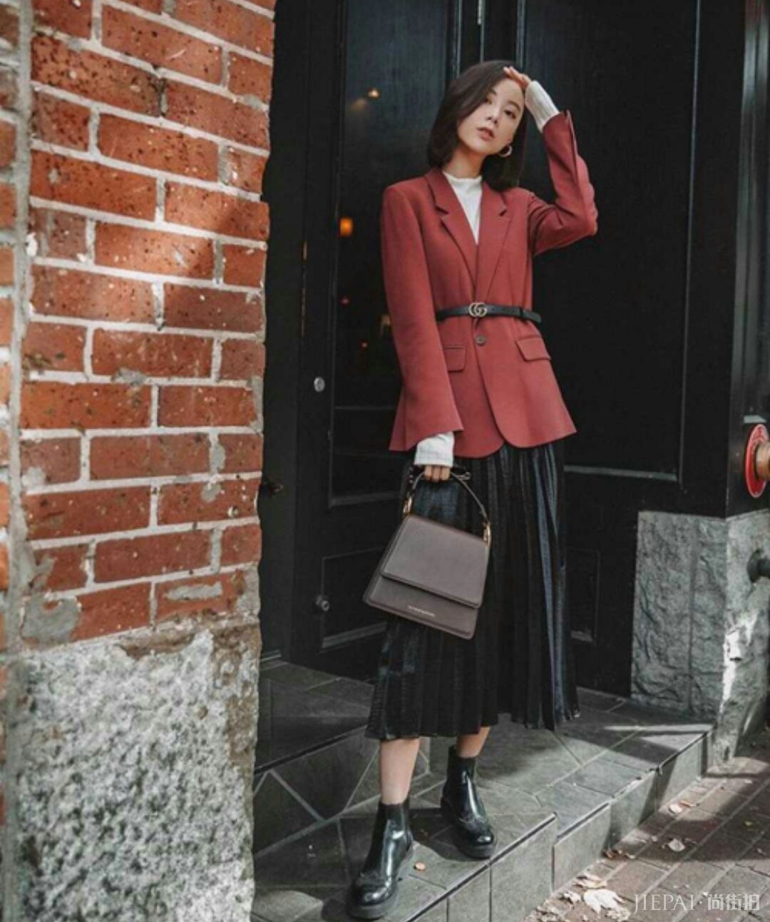 抓住秋天的尾巴，尽情享受短裙吧