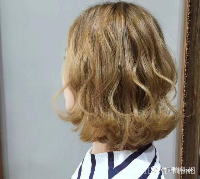 发型不光要剪“烫了”才更洋气