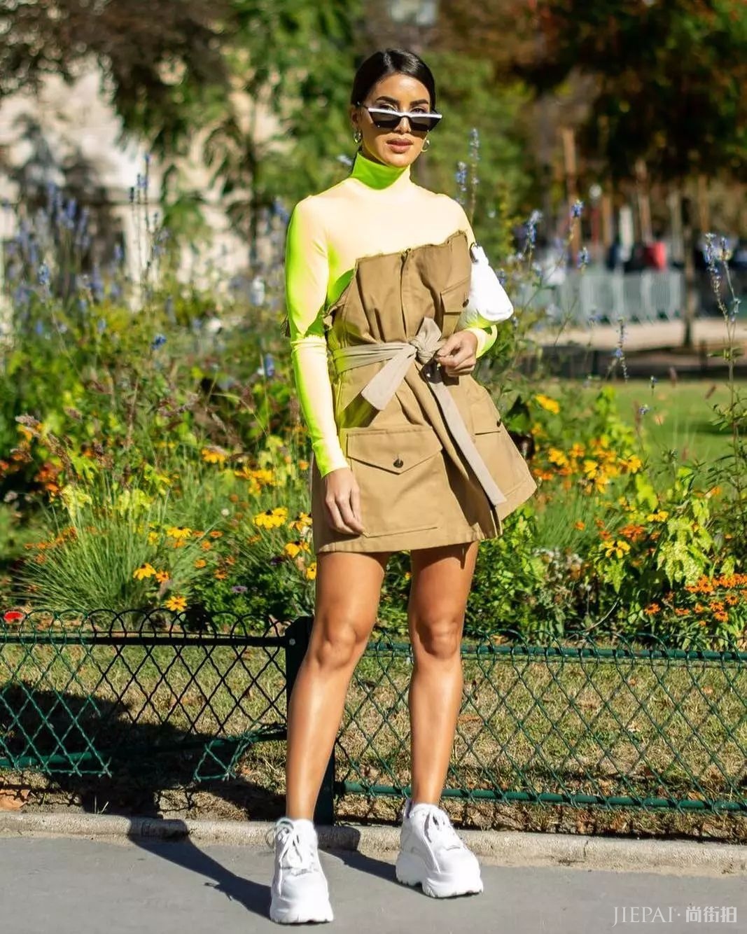 风衣+短裙！学会这几招搭配秋冬照样做腿精！！