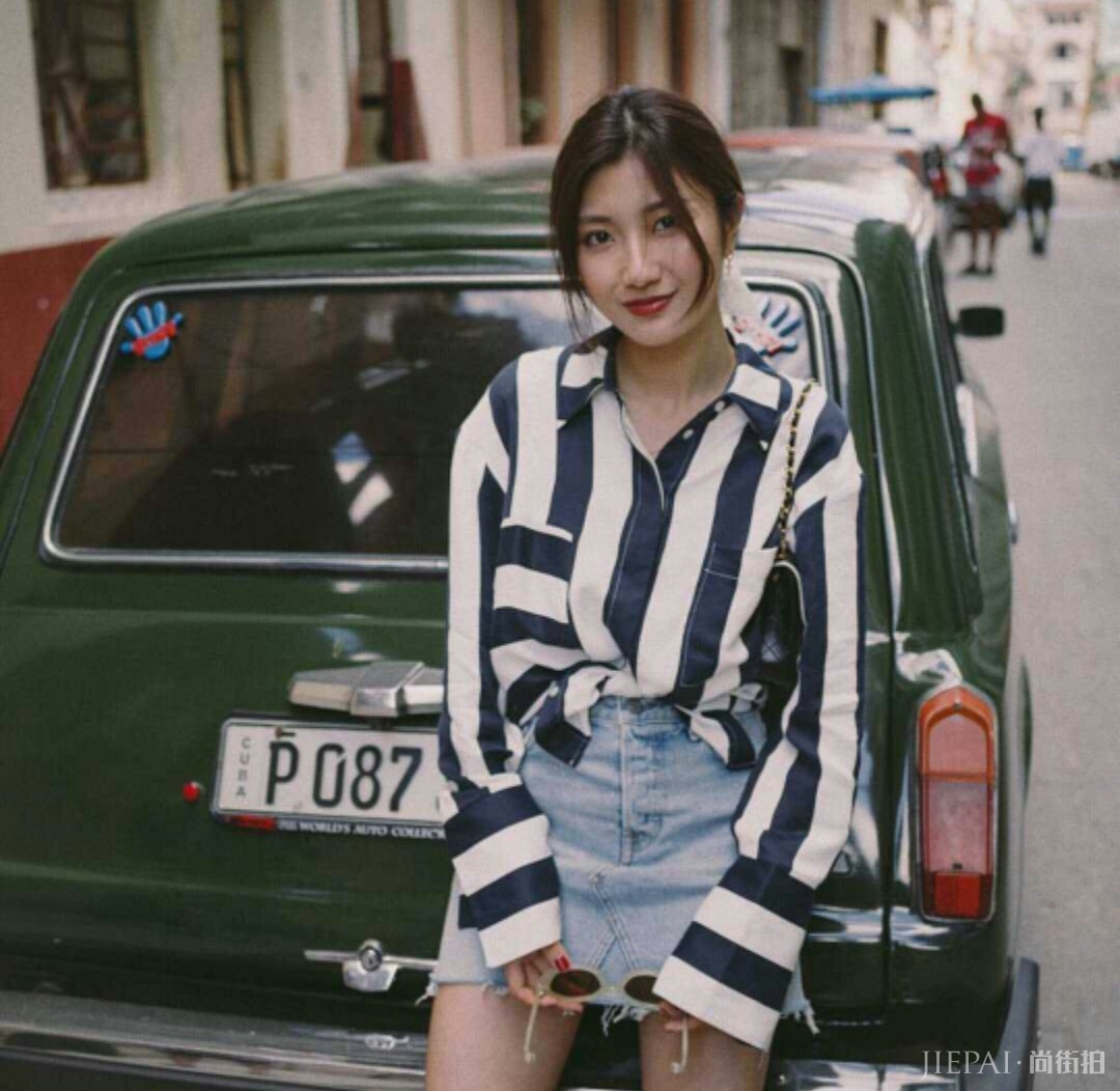 抓住秋天的尾巴，尽情享受短裙吧