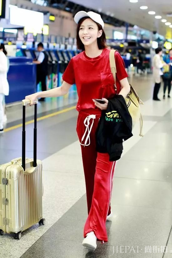 秋冬如何穿衣搭配技巧，丝绒裤能给你时髦和安全感