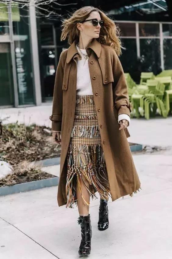 秋天穿什么颜色的衣服？把这2个颜色穿在一起就显高级