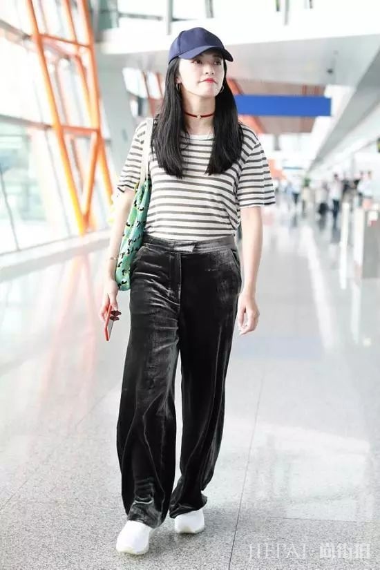 秋冬如何穿衣搭配技巧，丝绒裤能给你时髦和安全感