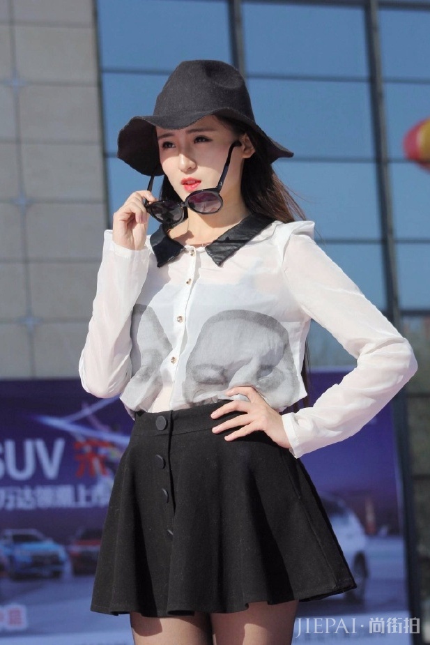 打底裤vs皮裙,个性迷人的穿搭,一个比一个惊艳!