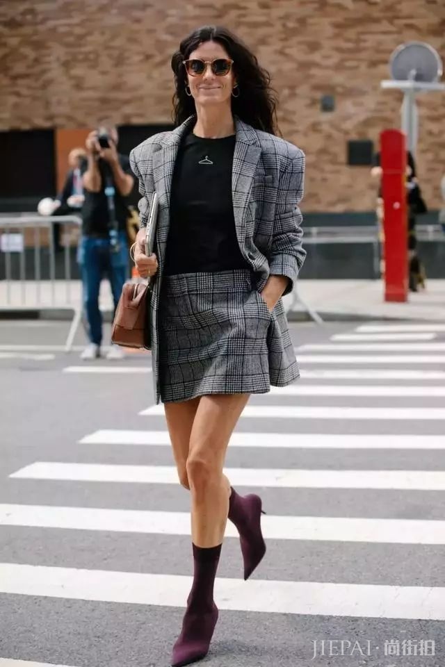 街头潮人告诉你 秋冬季度穿这6条裙子,美过一整年
