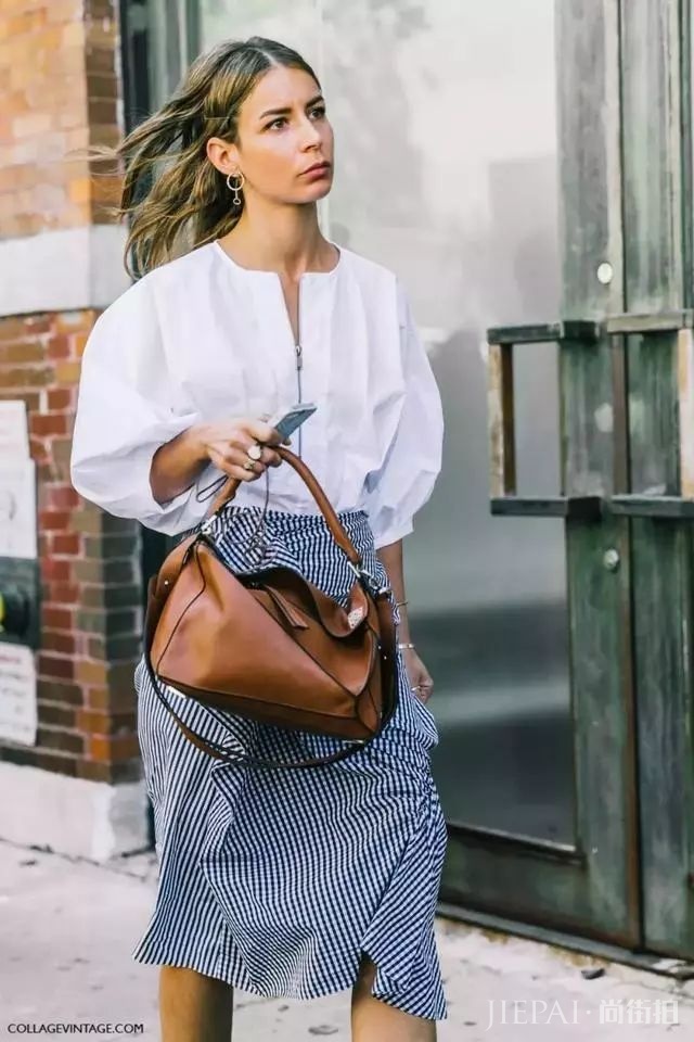 街头潮人告诉你 秋冬季度穿这6条裙子,美过一整年