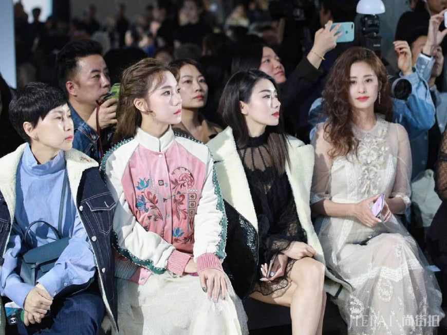 颖儿穿白纱裙太美,端庄堪比林心如,少女感也不输紫宁!