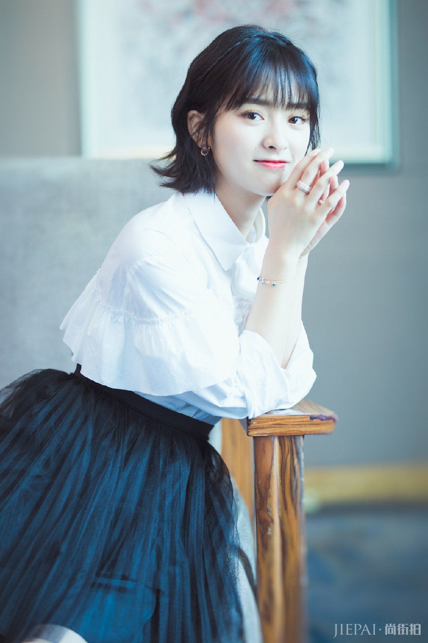 沈月剪了波波头，造型美出了新天际，秒变漫画少女