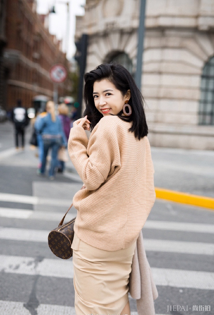 大衣搭配短裙,让你分分钟迷倒男同事,适合上班族的穿搭