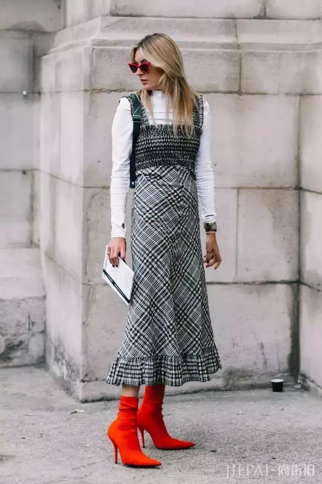 街头潮人告诉你 秋冬季度穿这6条裙子,美过一整年