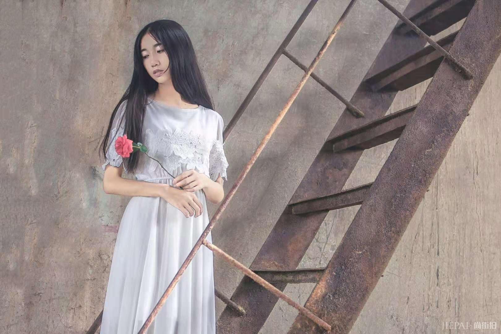 狐友国民校花杨雯：文能唱歌秀才艺，武能下场打篮球