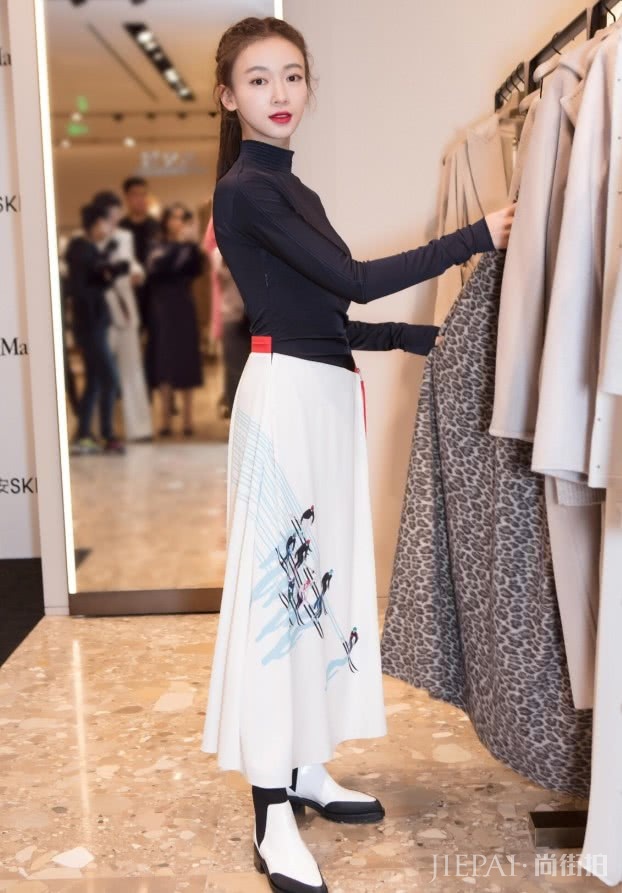 吴谨言的“火箭鞋”才牛,白鞋什么的都落伍了,穿上高级感十足!