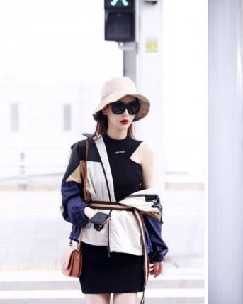 女孩子戴贝雷帽最是好看！遮住大脸还显得年轻