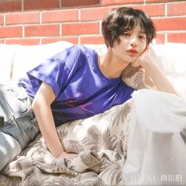 短发女生不够性感？下面给你看看这个五官精致的韩国短发模特…