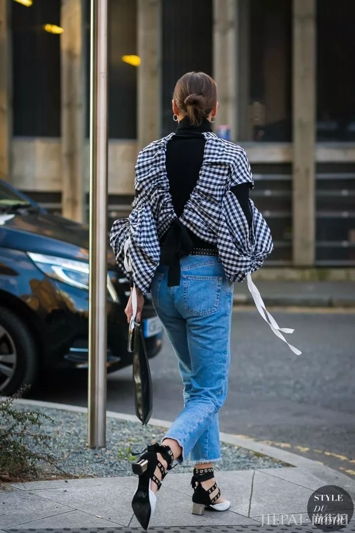 看欧美街拍潮人衬衫搭配高领，打造秋季时尚组合！