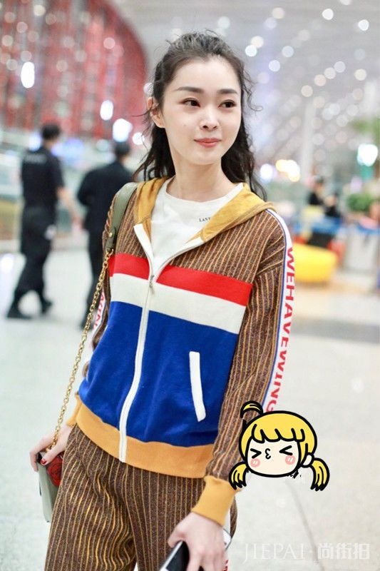 28岁宋轶挑战奶奶装，居然搭出了清纯少女感，这气质绝了